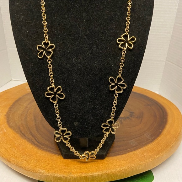 Robert Verdi Sakura Stenciled flower Charm Necklace - Picture 4 of 5